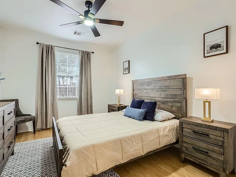 1016 Thackeray Ln — Photo 18
