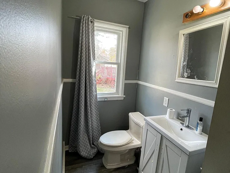 817 Main St S — Photo 6
