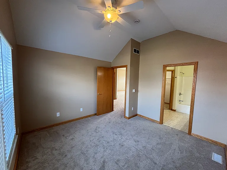 E Greenwood Dr — Photo 23