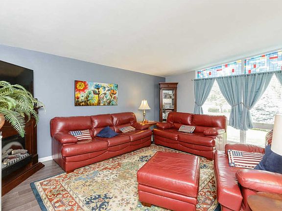 5th image of 150 Taney Dr