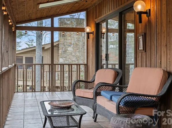 301 N Scarlet Oak Ln, Hendersonville, NC 28791