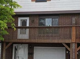 910 Camelot Dr, Pittsburgh, PA 15237