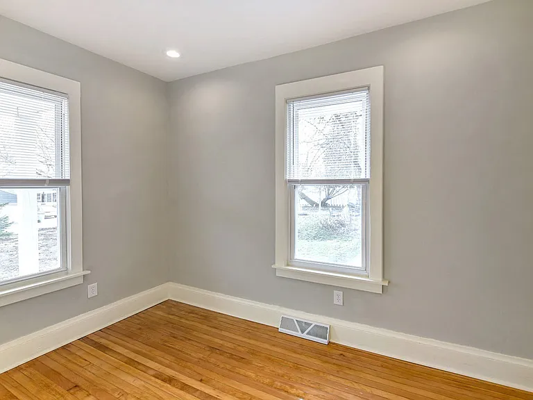 3756 S Whitnall Ave — Photo 10