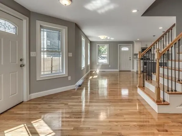 127 Russell St Unit 2, Waltham, MA 02453