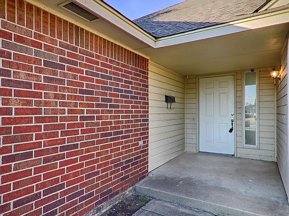 2nd image of 909 NW 14th St