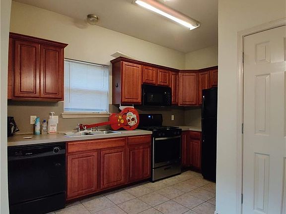4th image of 1118 Linden St