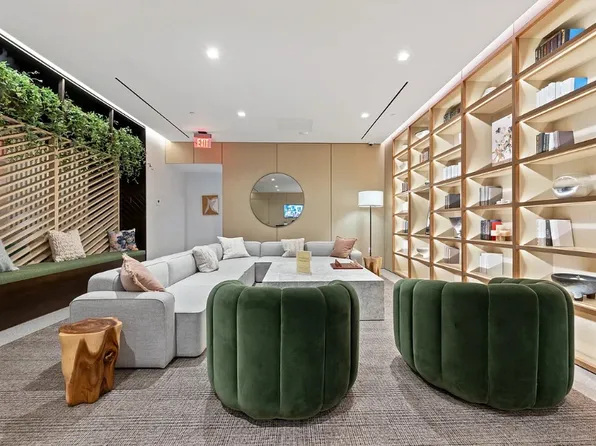 225 West 28th Street image 19 of 21