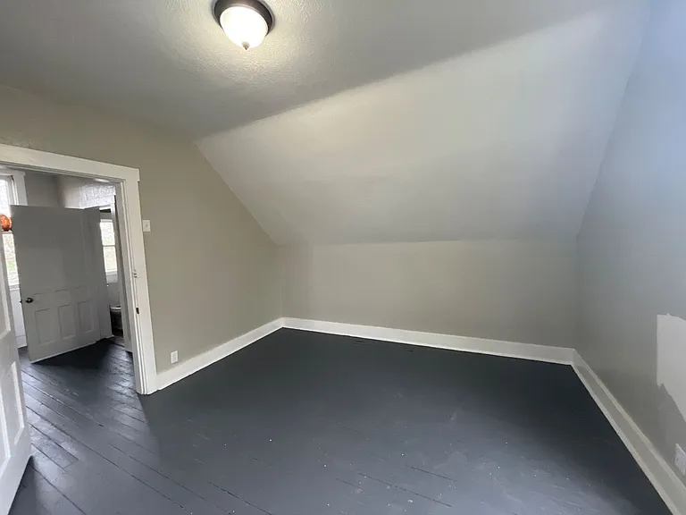 1210 W Powers St — Photo 12
