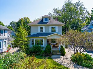 617 E Illinois Rd, Lake Forest, IL 60045