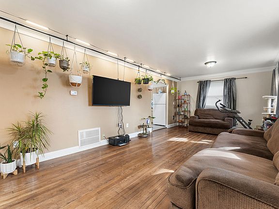 2nd image of 324 Maple St