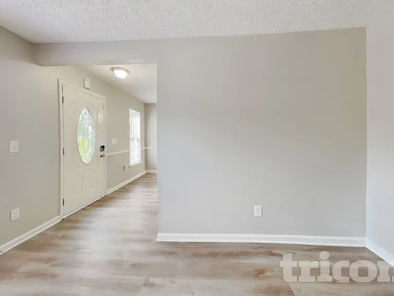 1829 Elkpark Dr — Photo 2