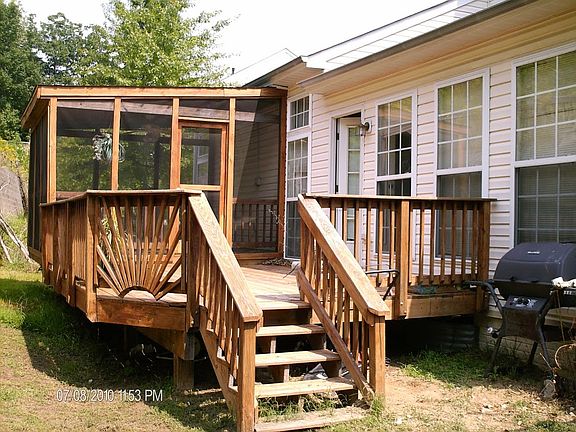 Deck w screened porch