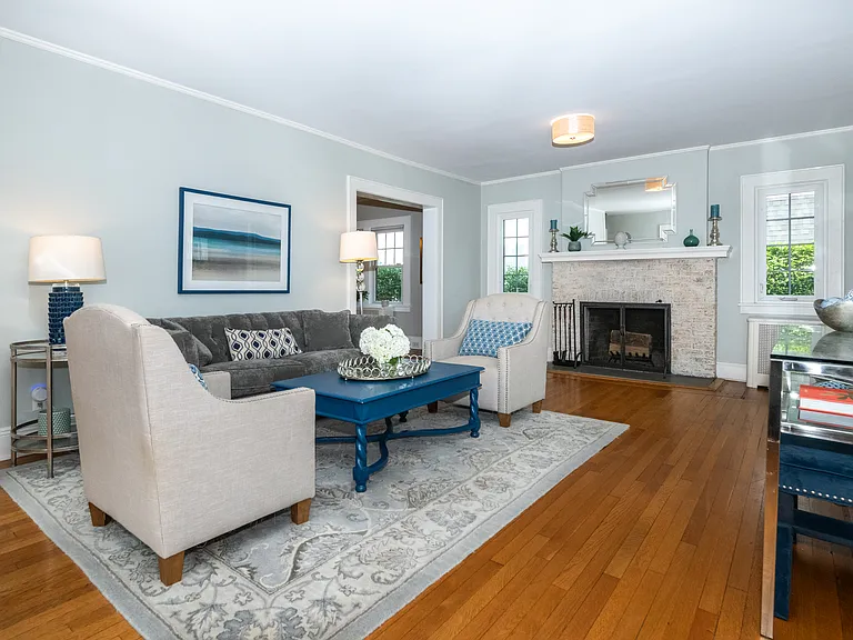 17 Bonnett Ave — Photo 3