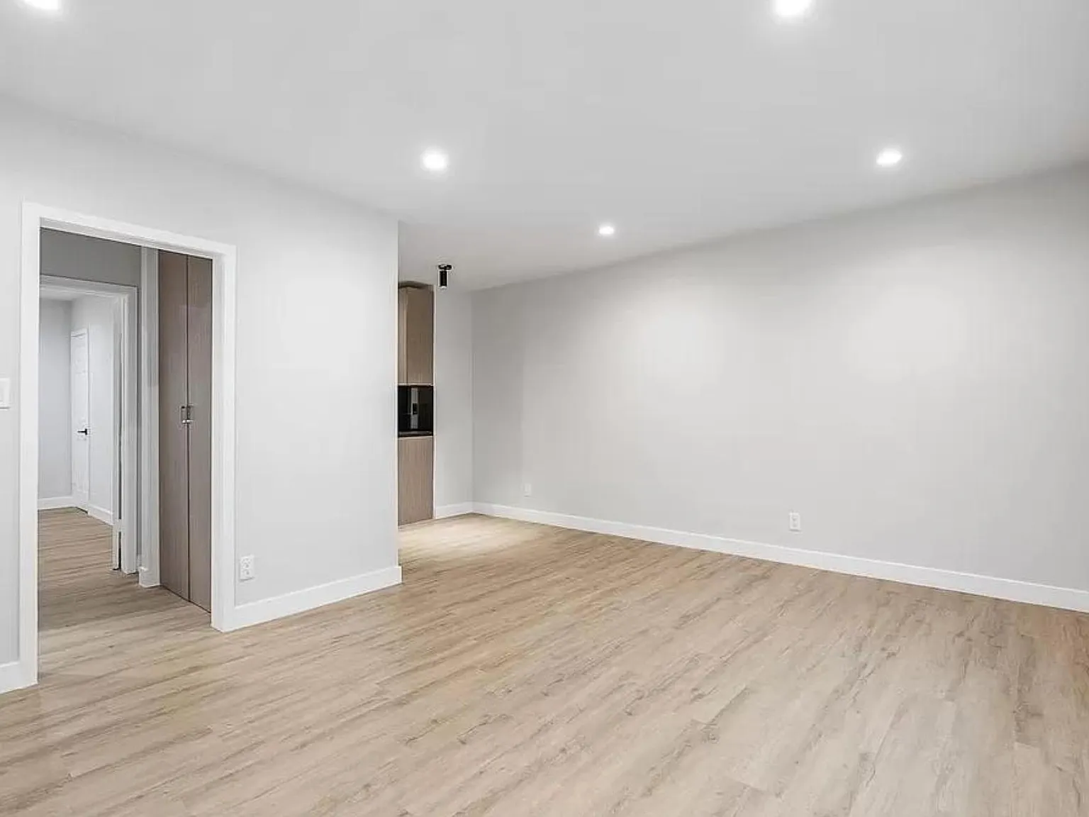 1 bed, 750 sqft, $2,677 — Photo 4