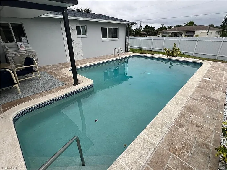 1118 NE Pine Island Ln — Photo 28