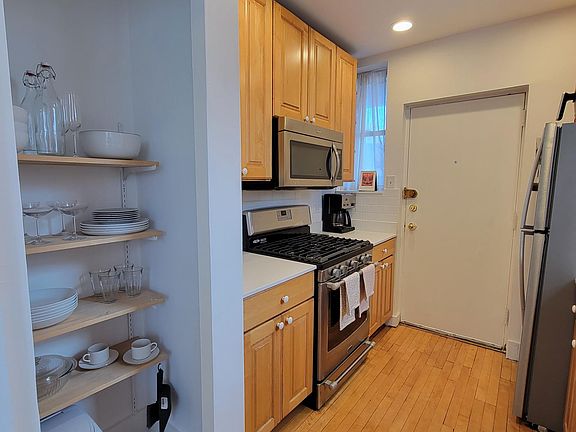 5th image of 613 W Arlington Pl #3