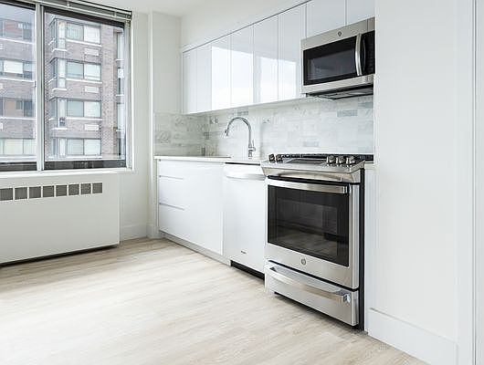 3rd image of 1735 York Ave APT 22C