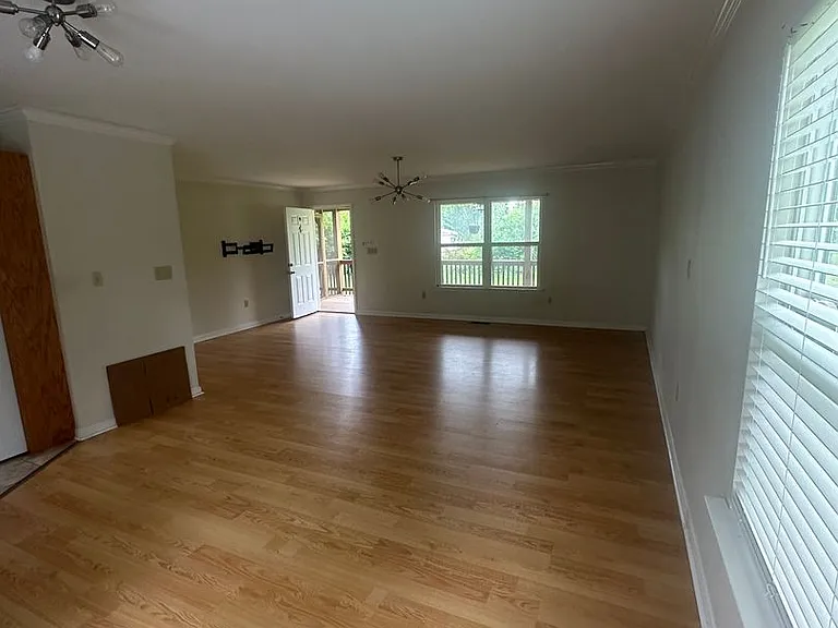 8104 Igou Gap Rd — Photo 6