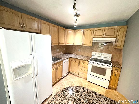 3rd image of 308 Meadowside Rd APT 209