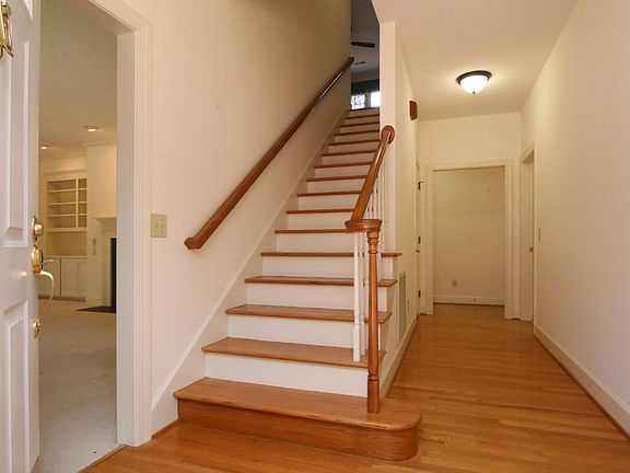 13EntryFoyer