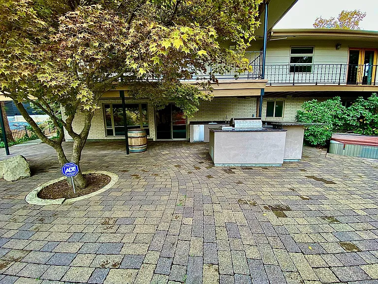 306 E Curling Dr — Photo 6
