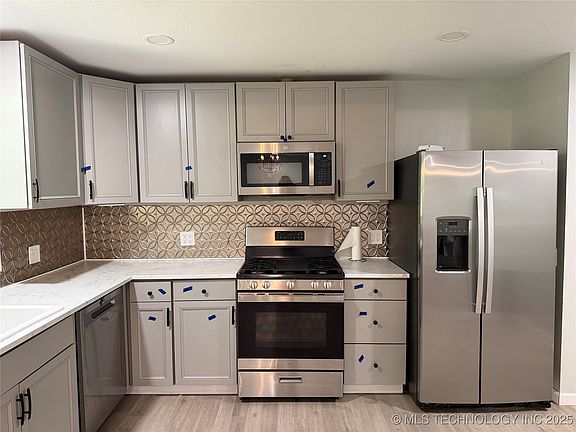 3rd image of 511 E Blair Ave