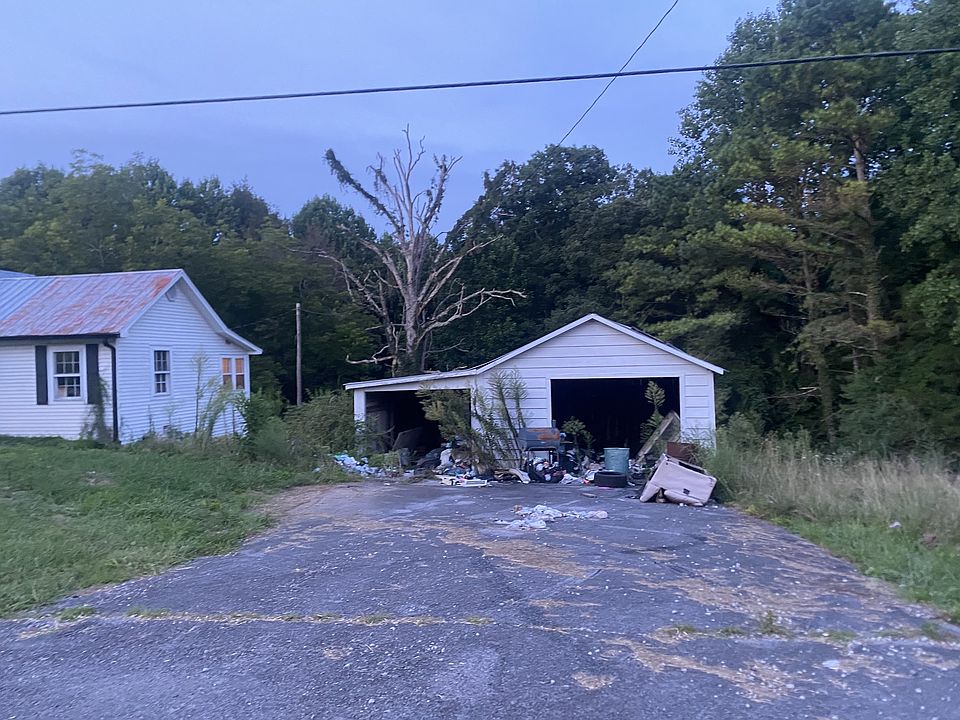2nd image of 2144 Yager Rd