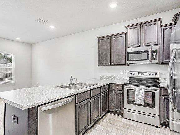 4th image of 6057 Royal Port Ct