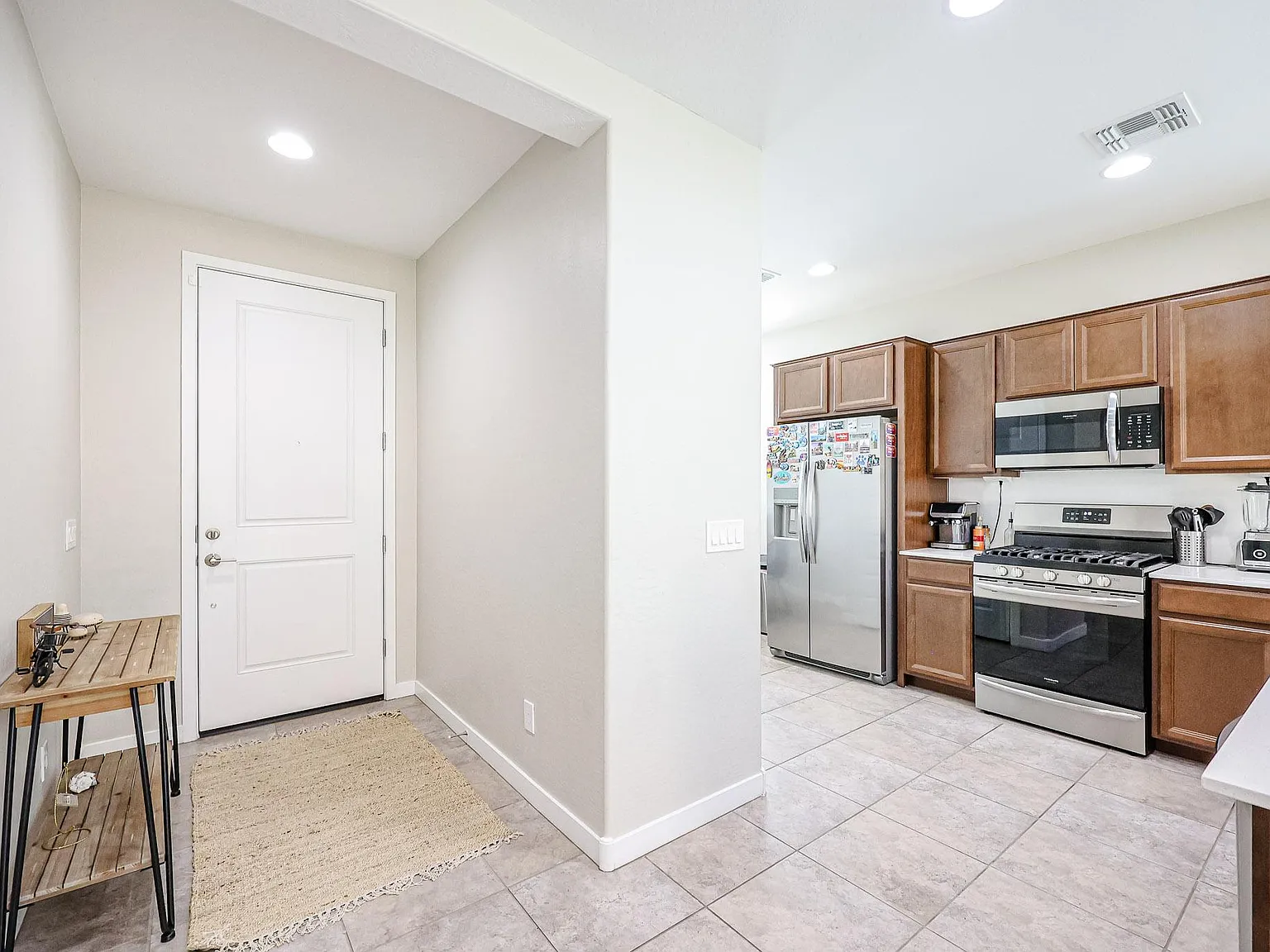 3 bed, 1400 sqft, $2,195 — Photo 3