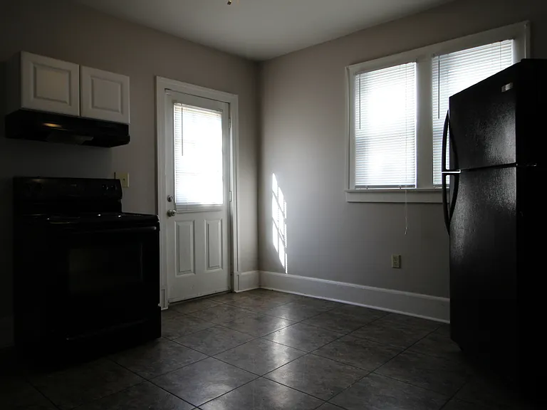 1461-1463 N Grant Ave — Photo 5