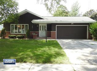 1696 Atlanta Cir, Manitowoc, WI 54220