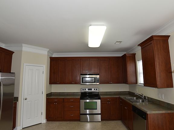 5th image of 70 Summer Hill Ct