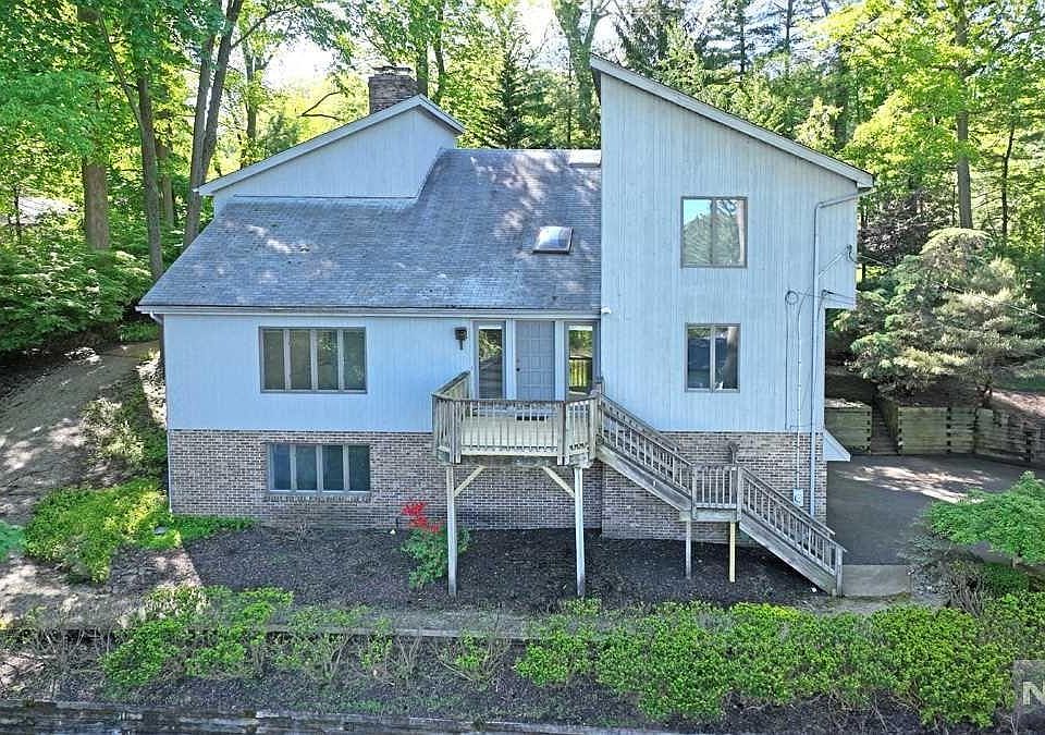 1st image of 9 Ellis Ln