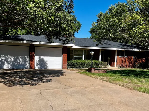 3004 W 19th St, Plainview, TX 79072