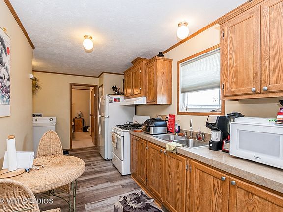 3rd image of 9001 S Cicero Ave Trailer 105