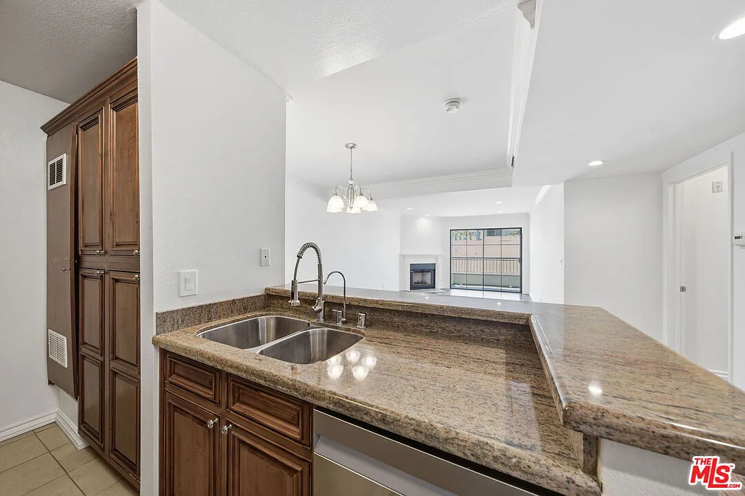 1 bed, 1.0 bath, 753 sqft, $2,995 — Photo 3