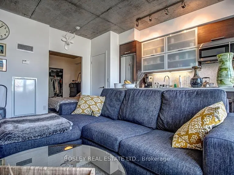 1205 Queen St W #302 — Photo 8