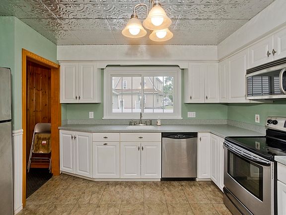 2nd image of 115 Bonneville Ave