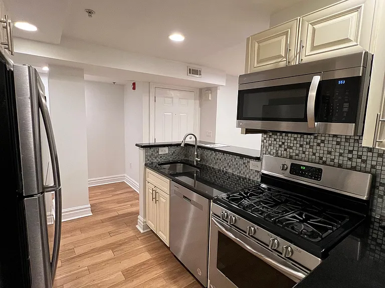 827 Garden St #1 — Photo 3