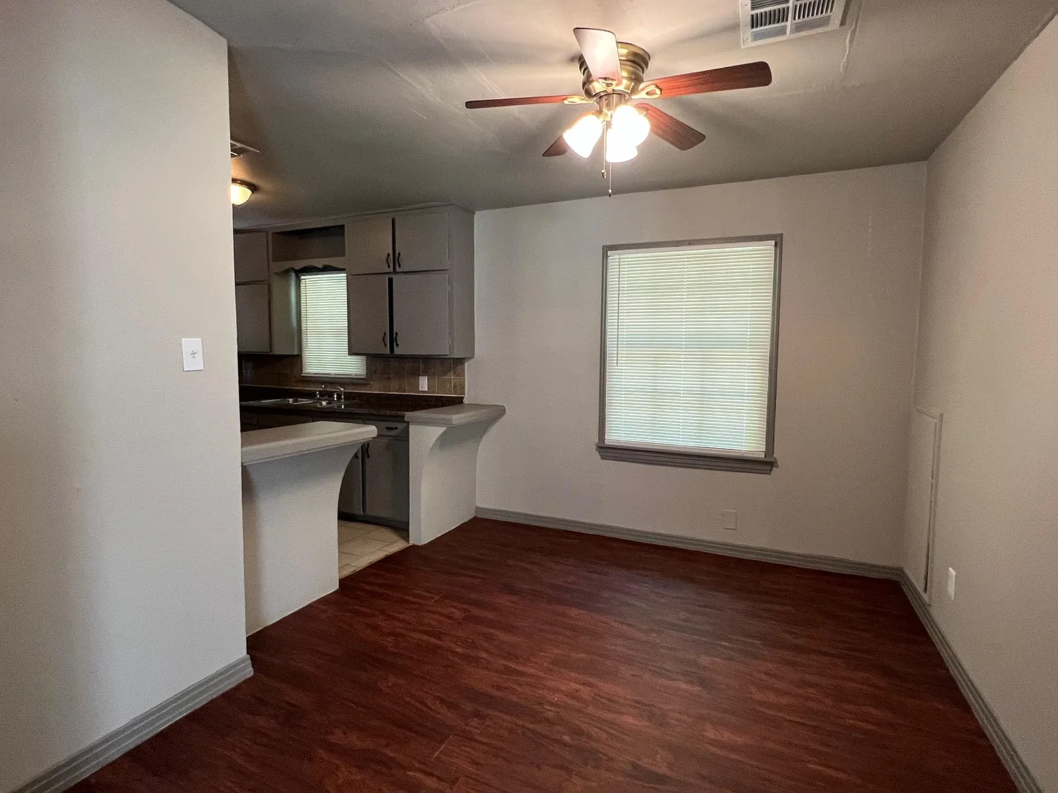 3 bed, 824 sqft, $1,250 — Photo 3