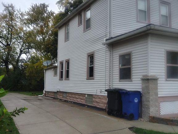 4th image of 9405 Heath Ave
