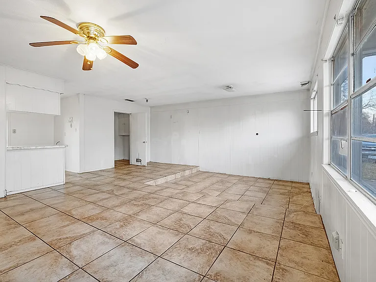 224 Shellwood Dr — Photo 4