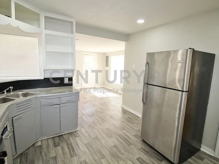 3427 Kinmore St — Photo 9