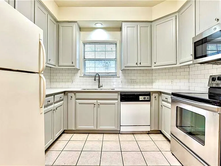 2100 San Gabriel St #201 — Photo 2