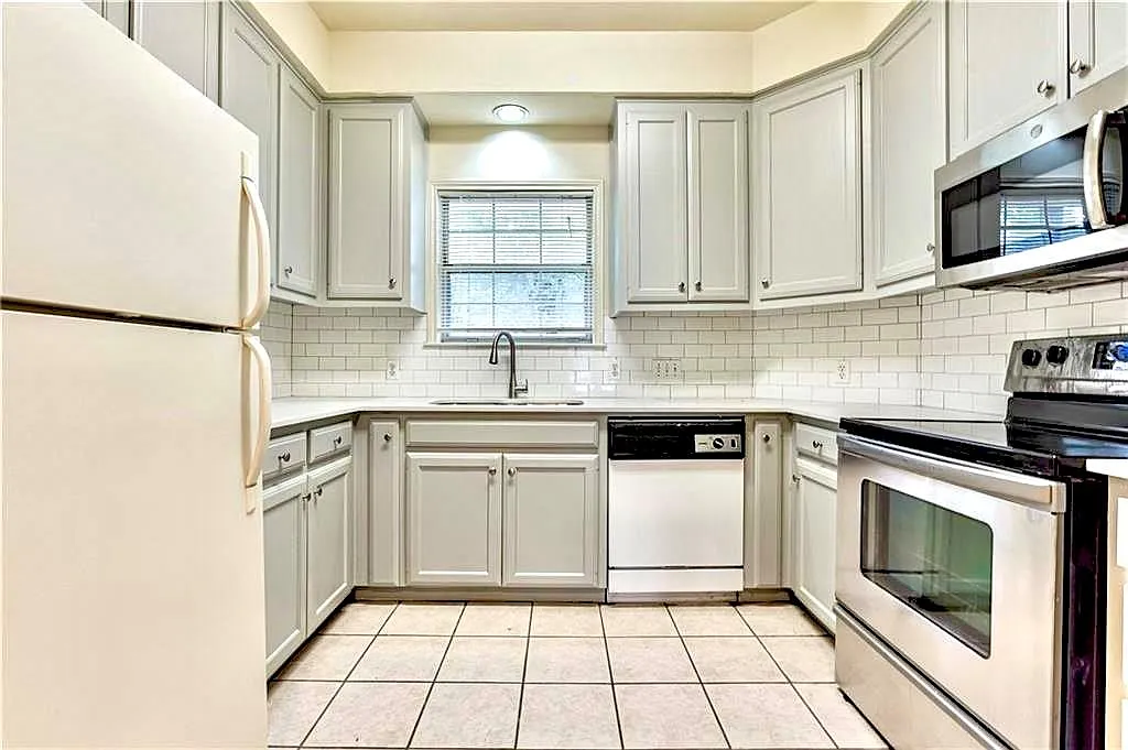 Building Photo - 2100 San Gabriel St #101
