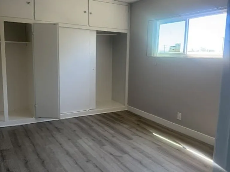 Marine Bay Apartments — Photo 16
