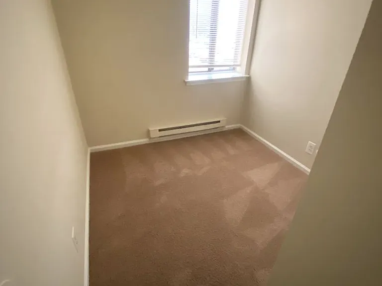 Oak Tree Apartments — Photo 18