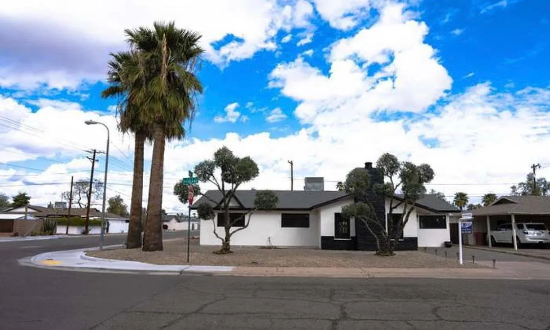 Building Photo - 8602 E Highland Ave