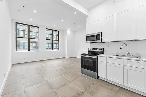 81 Willoughby St Photo 1