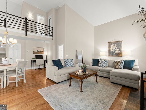 4th image of 3211 The Trail Rd